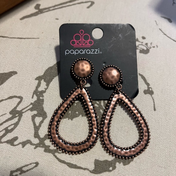 Pair of Clip on Paparazzi Earrings, 1 1/2 wide, 2 1/2 long. NWOT - Picture 4 of 5